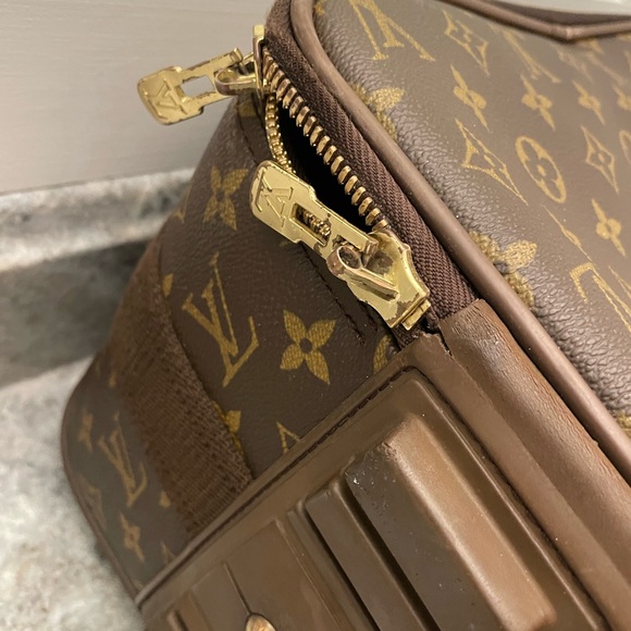 Authentic Louis Vuitton suitcase - Picture 6 of 16